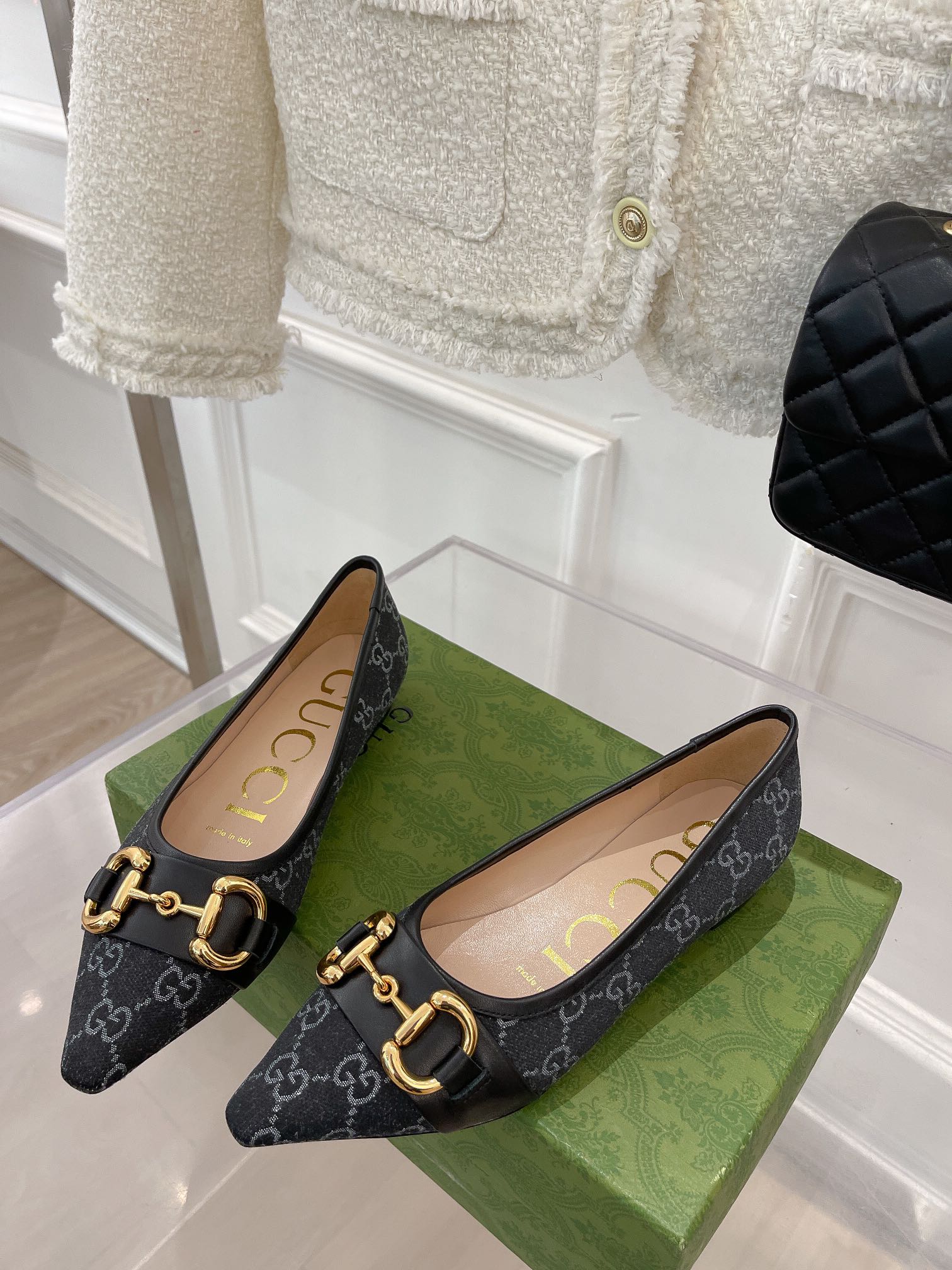 Gucci - Новые балетки с острым носком и монограммой