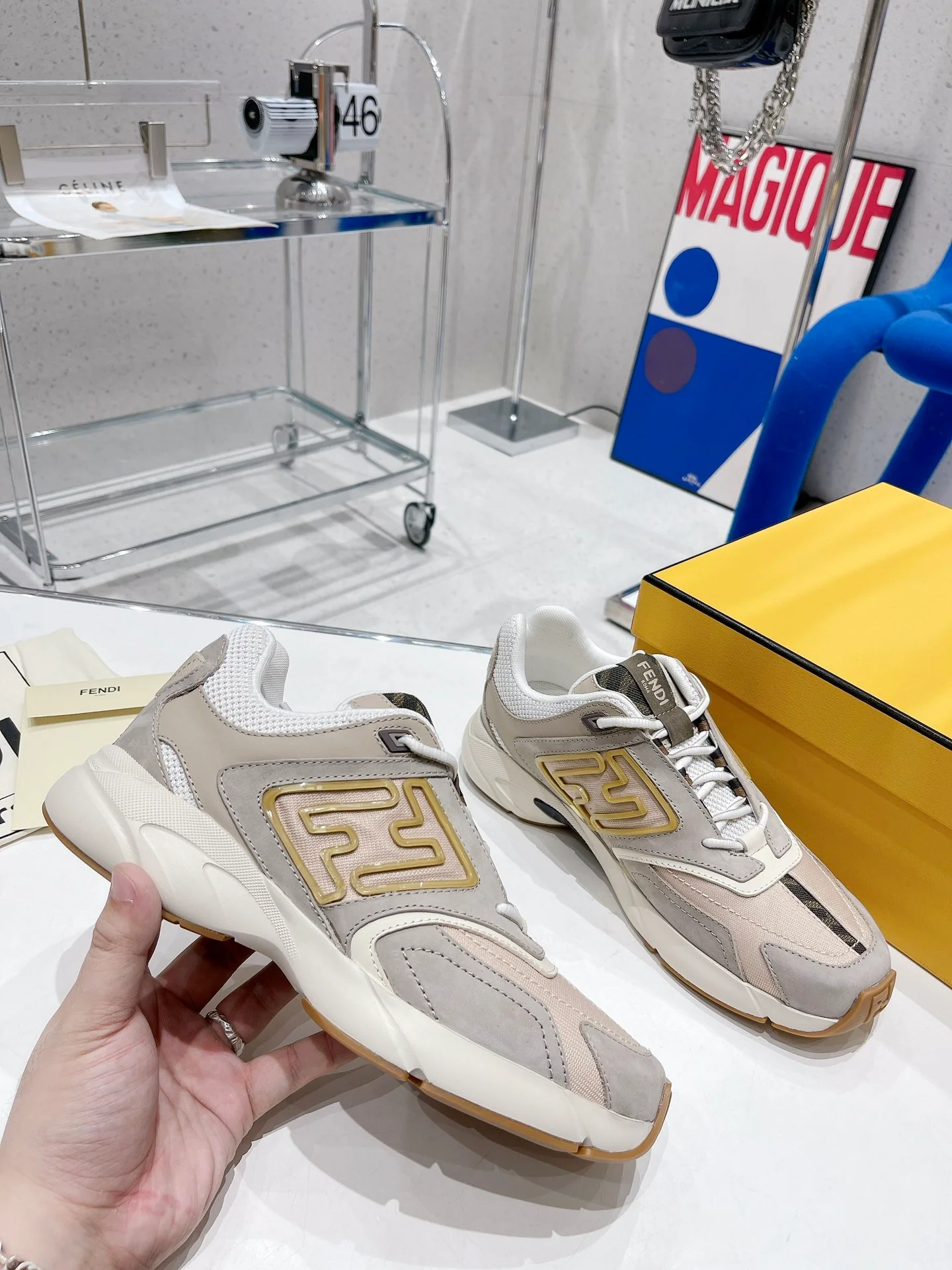 Fendi - Новинки сезона осень/зима 2022 - Ретро кроссовки - Массивная обувь - Парный стиль - 1