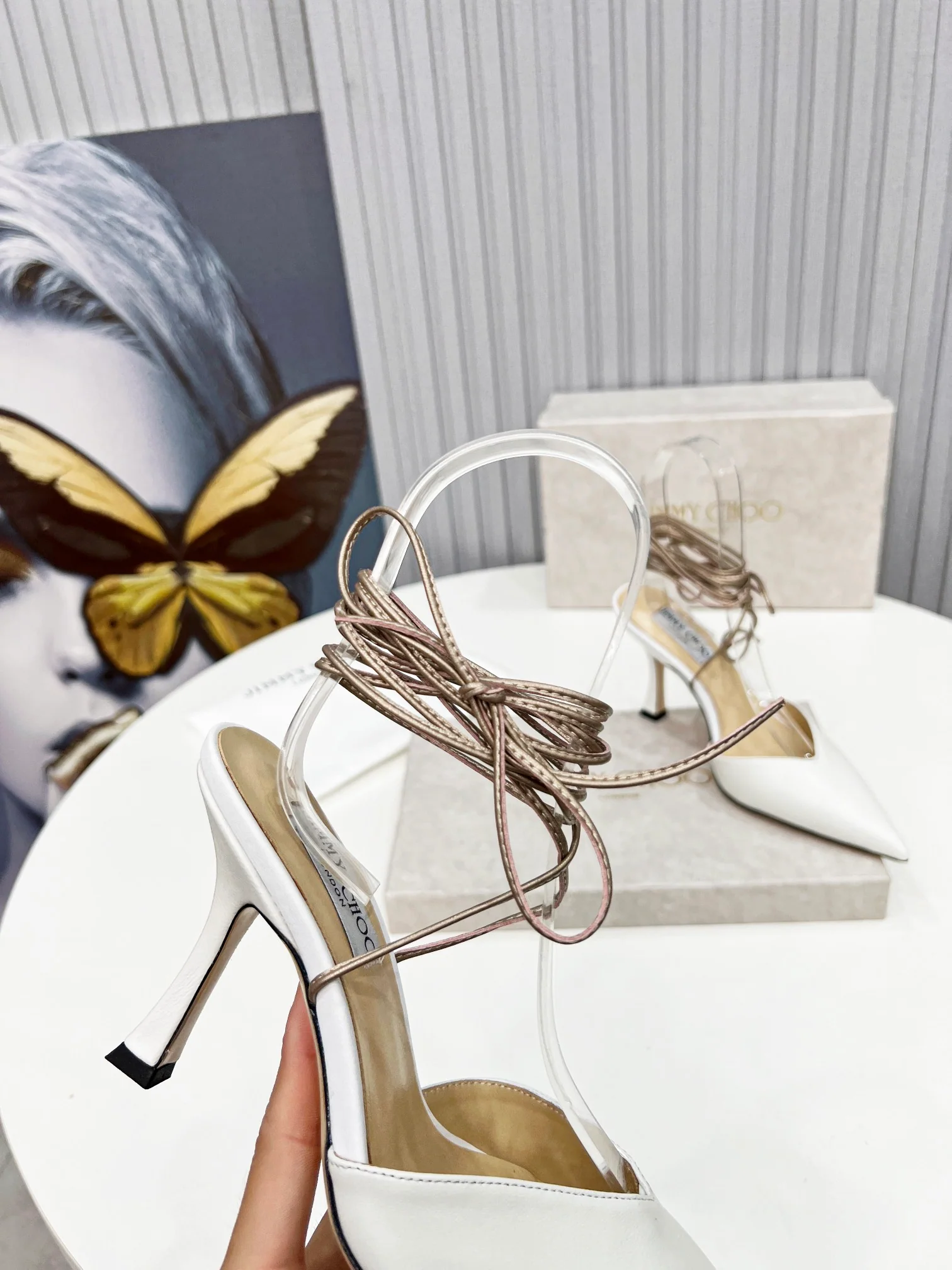 Туфли на каблуке с острым носком и ремешками Jimmy - белые