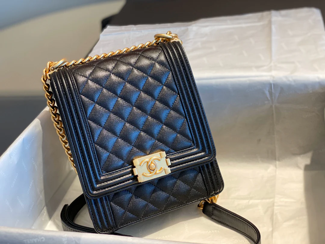 Chanel-boy-19-16-5cm-3