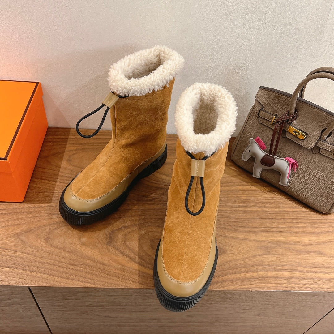 Классические шерстяные сапоги Hermes 2024 — кофейно-коричневого цвета.