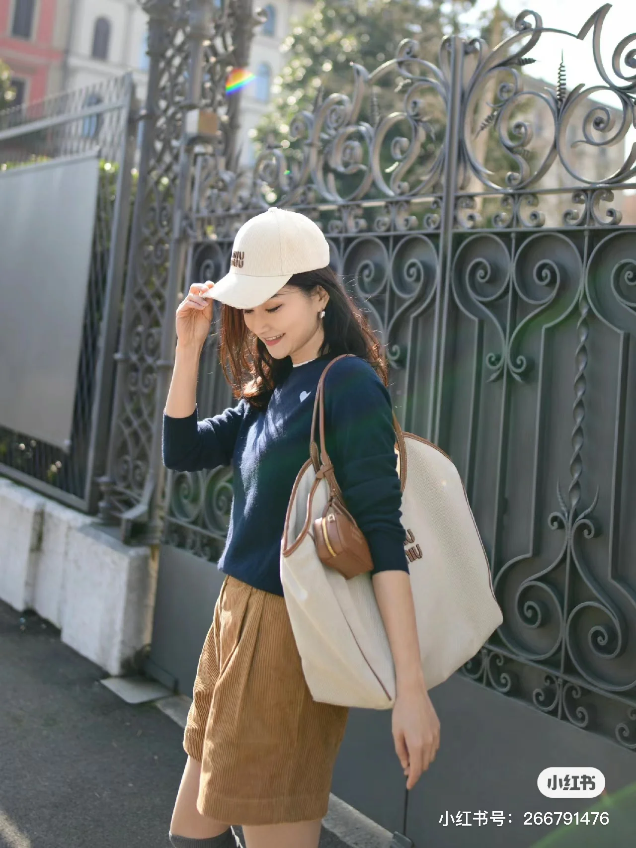 Сумка-тоут Miu Miu Ivy — большая — лоскутное шитье из холста и кожи.