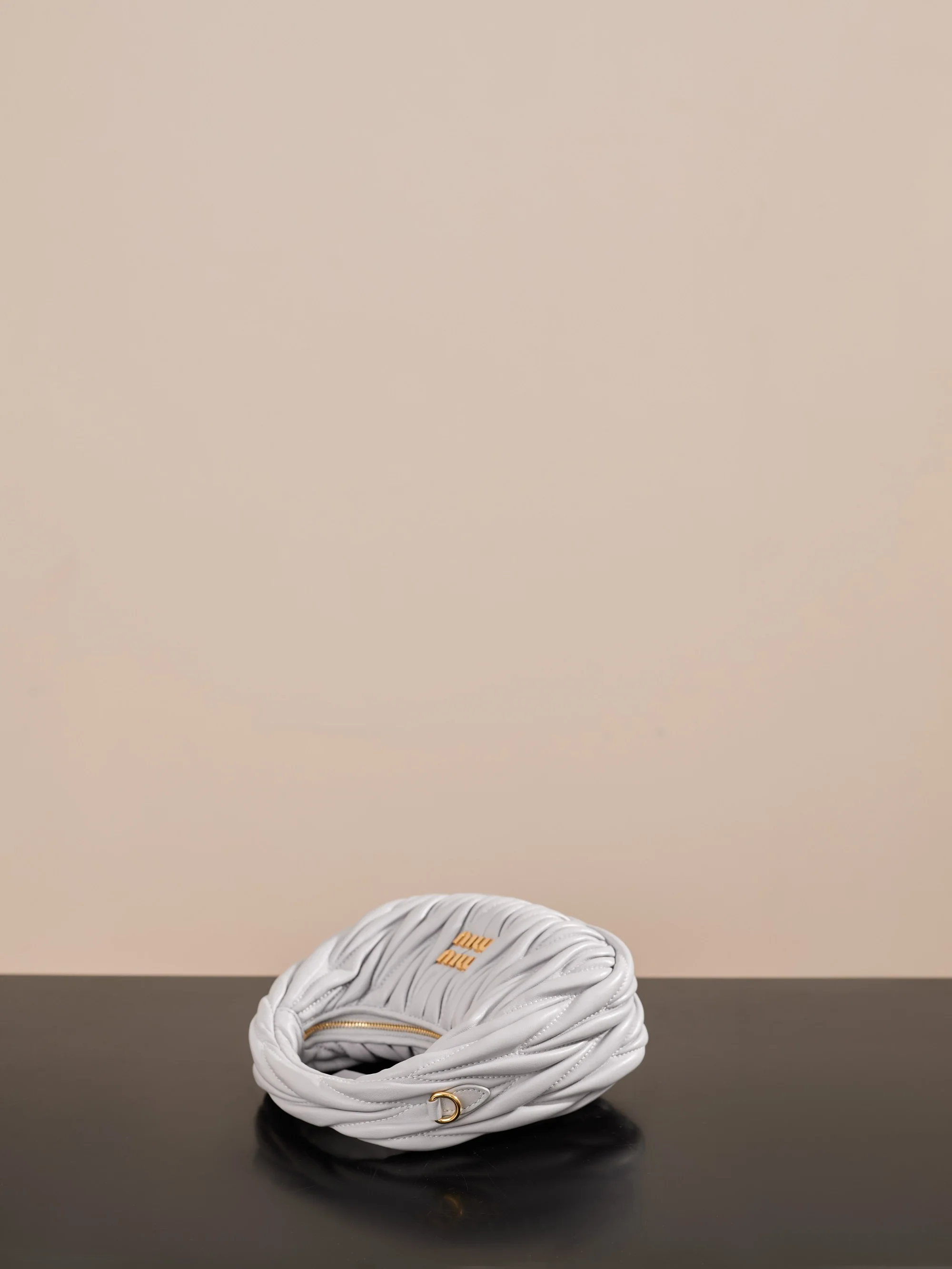 Miu Miu-5bm850-??????-??????-Мини-сумочка из овечьей кожи, серебристо-серый