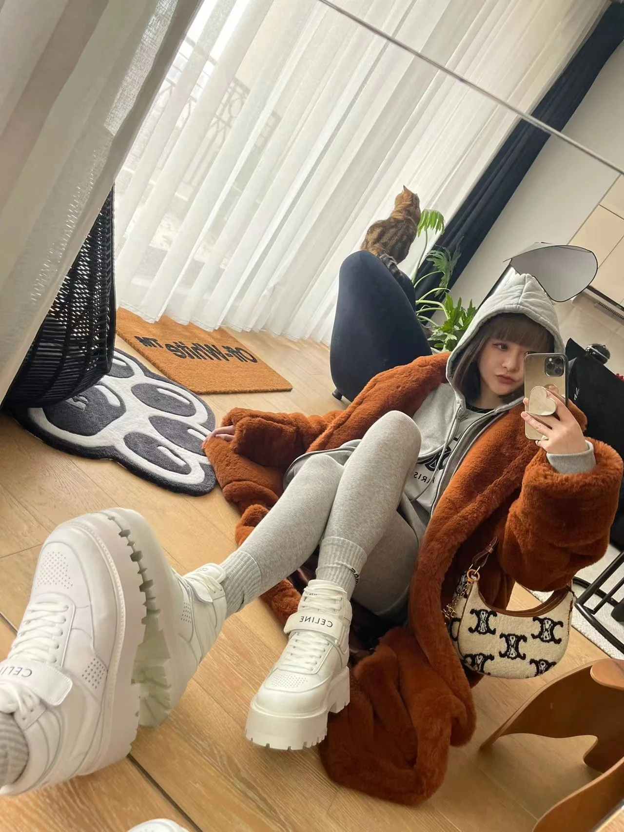 Новинка 2022 года от Celine - Высокие кроссовки - Классический баскетбольный стиль - Фотографии на ноге