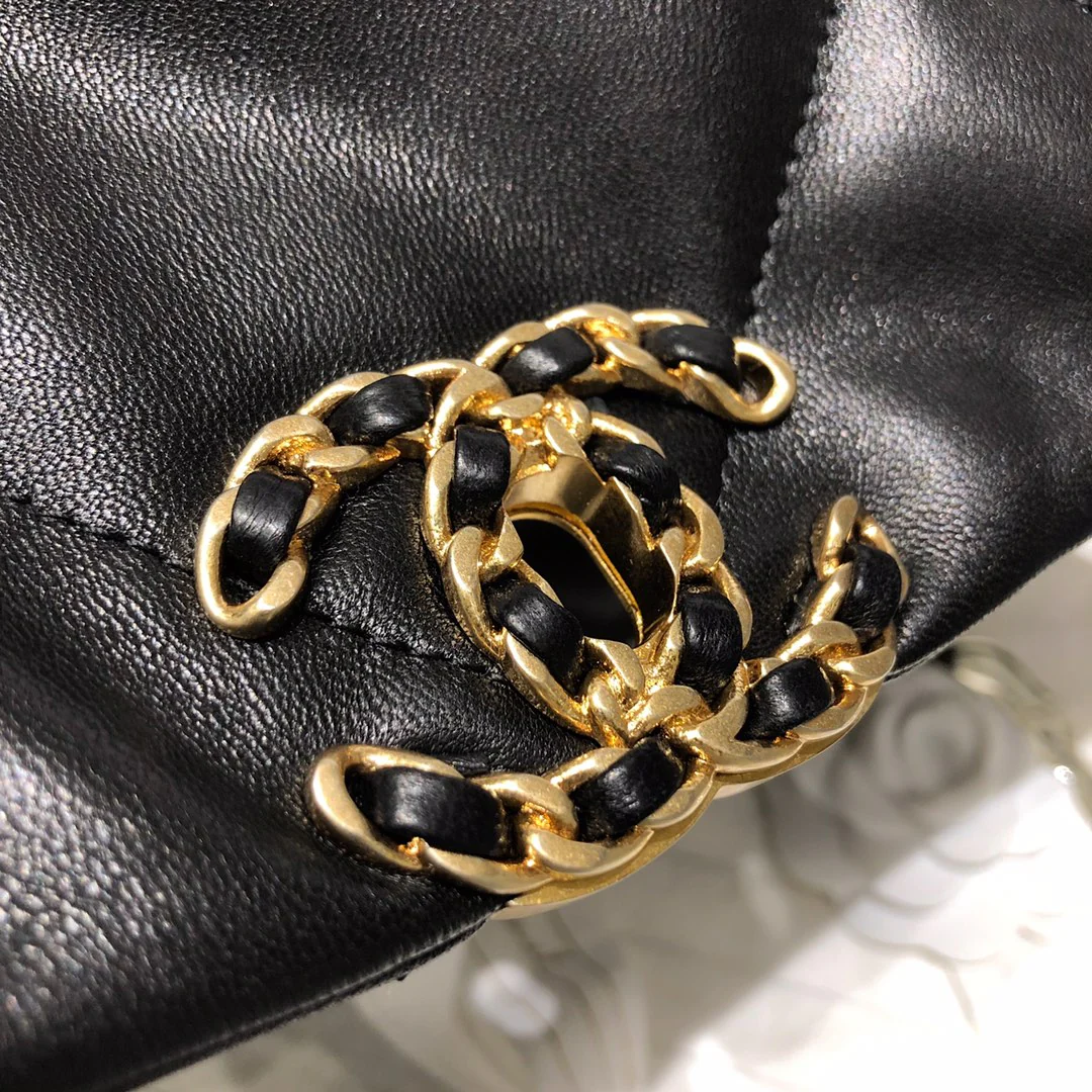 Маленькая сумочка Chanel 19bag - черная