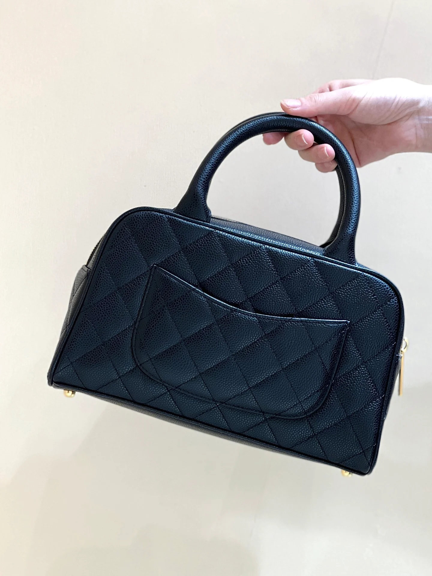 Винтажная сумка-боулинг Chanel - черная