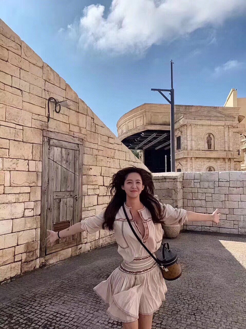 lv-m43986-cannes-cylinder bag