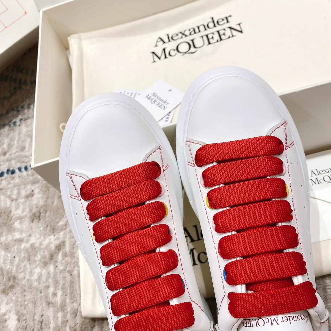 McQueen - Классические белые кроссовки - Полосатый верх - Красный