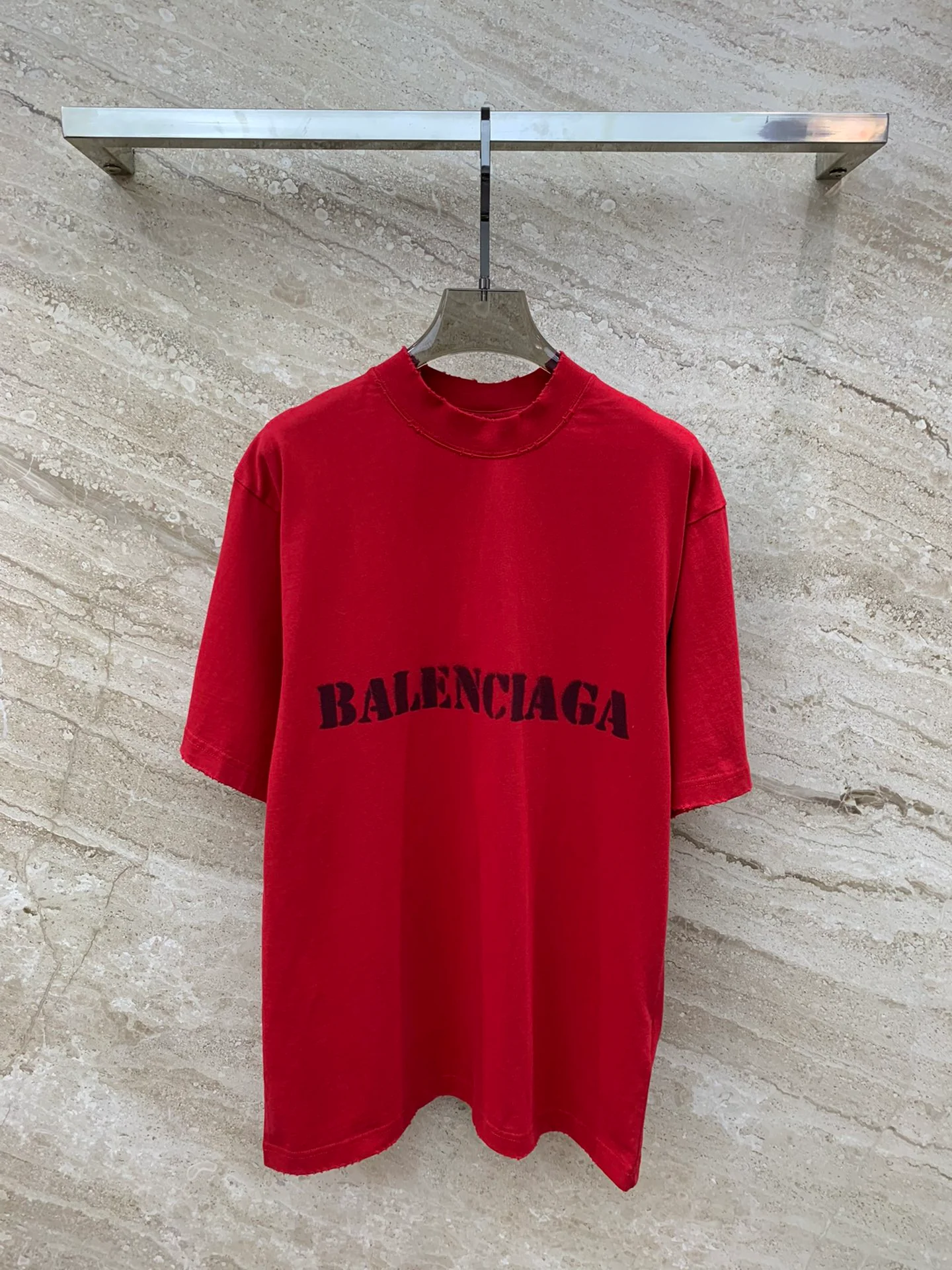 Футболка Balenciaga 2403 Vintage Distressed Lettering с коротким рукавом - красная
