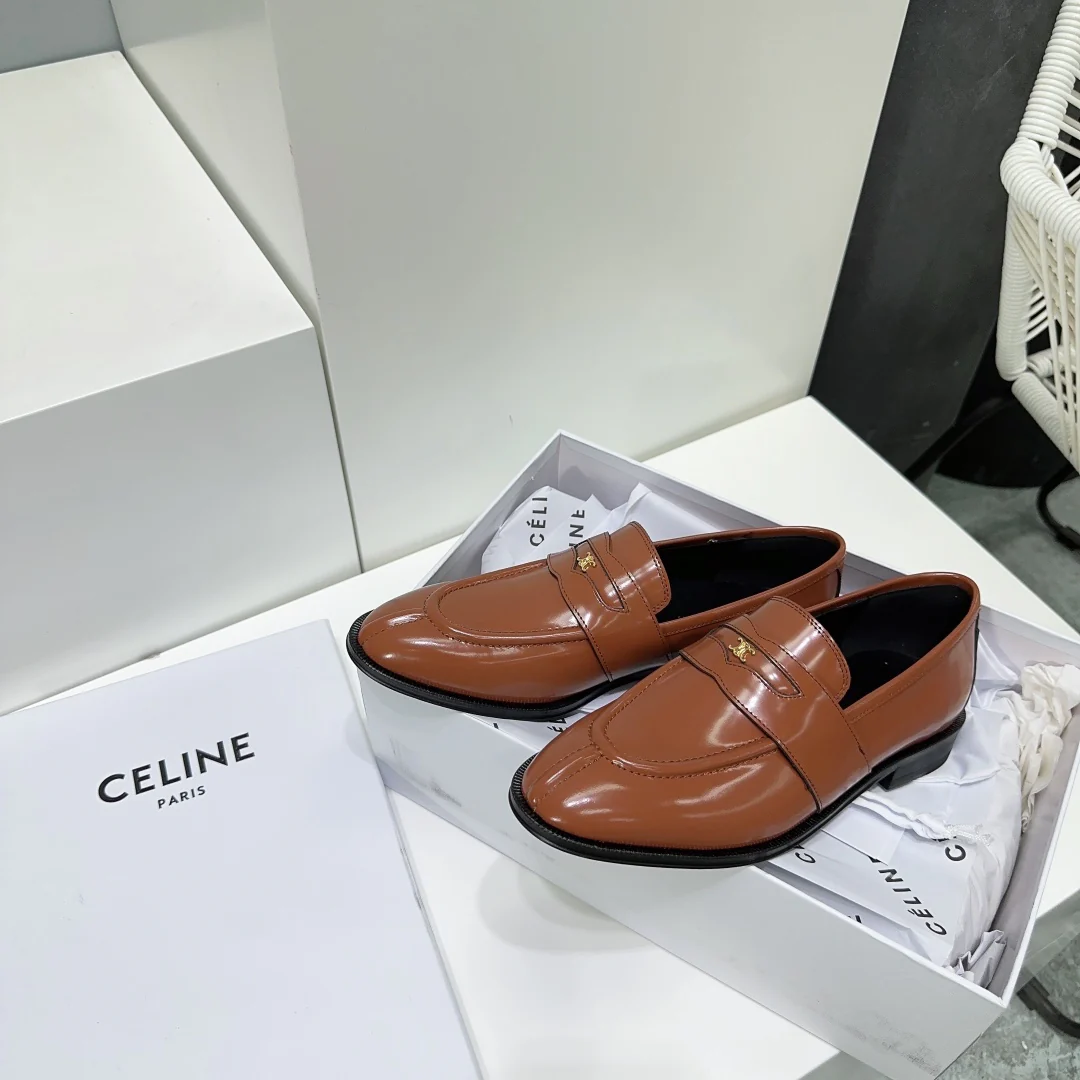 Новинка сезона осень/зима 2023 от Celine - туфли унисекс в стиле 