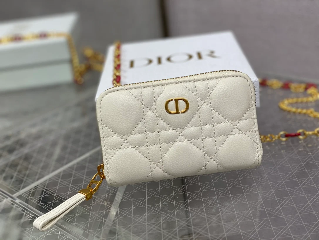 Миниатюрная стеганая сумка Dior Caro на цепочке - 1 шт.