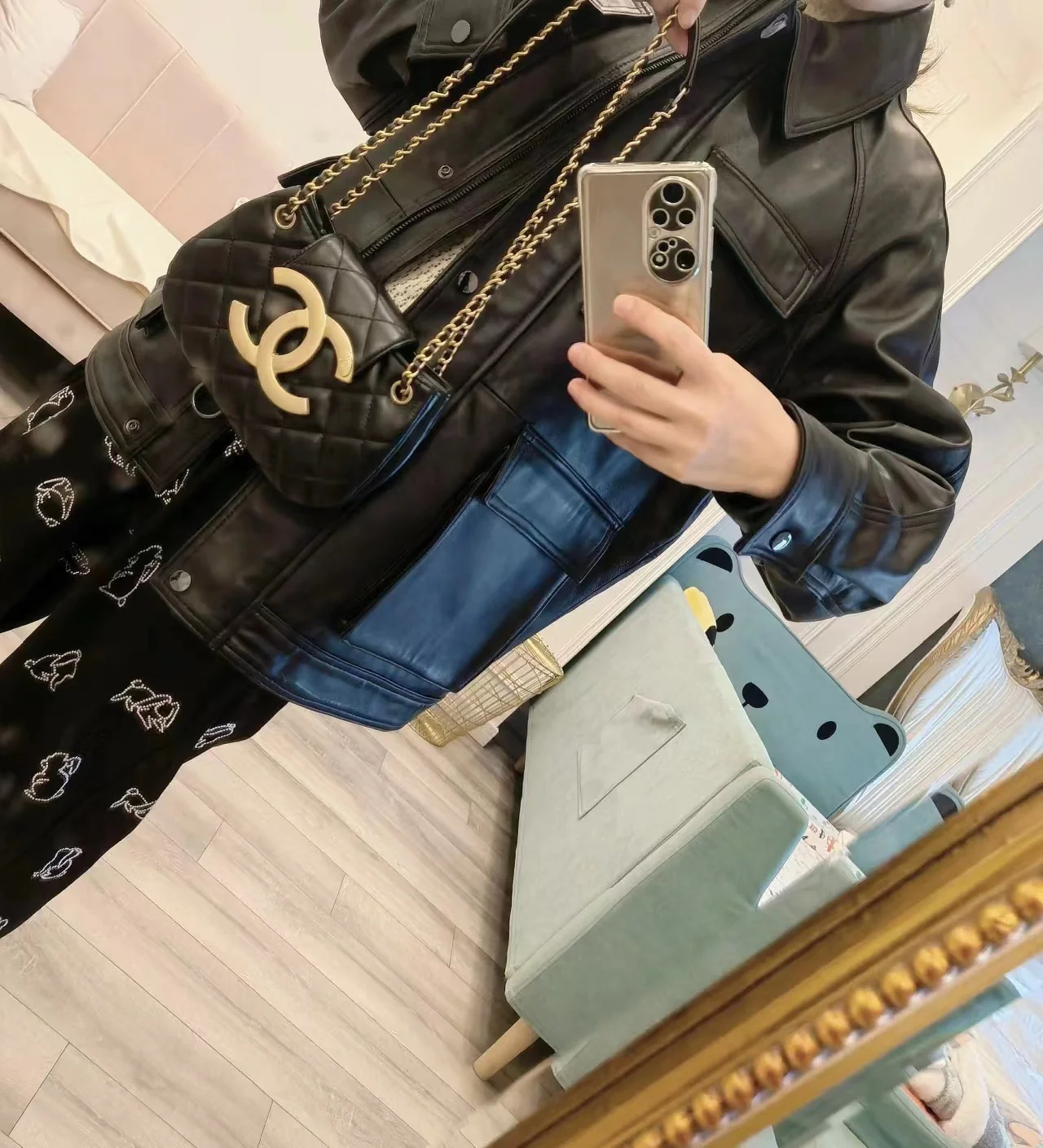 Chanel - Новая большая сумка-мессенджер с двойной буквой C - Черная