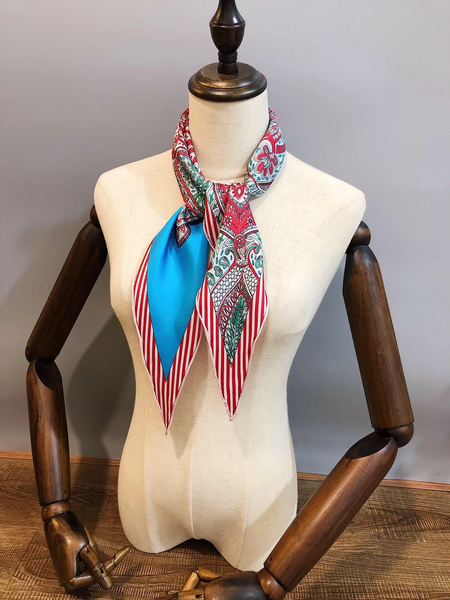 Hermes - Новейший шарф Garden Diamond - 100% - Твиловый шелк - 43 - 115 см - 2