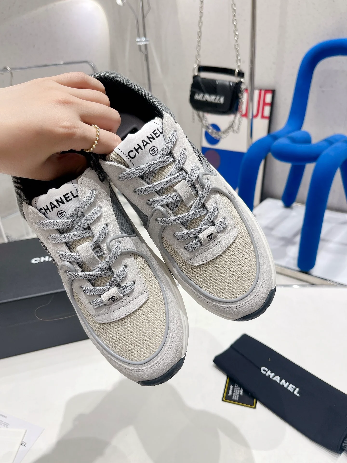 Кроссовки Chanel осень/зима 2022, белые, повседневные.