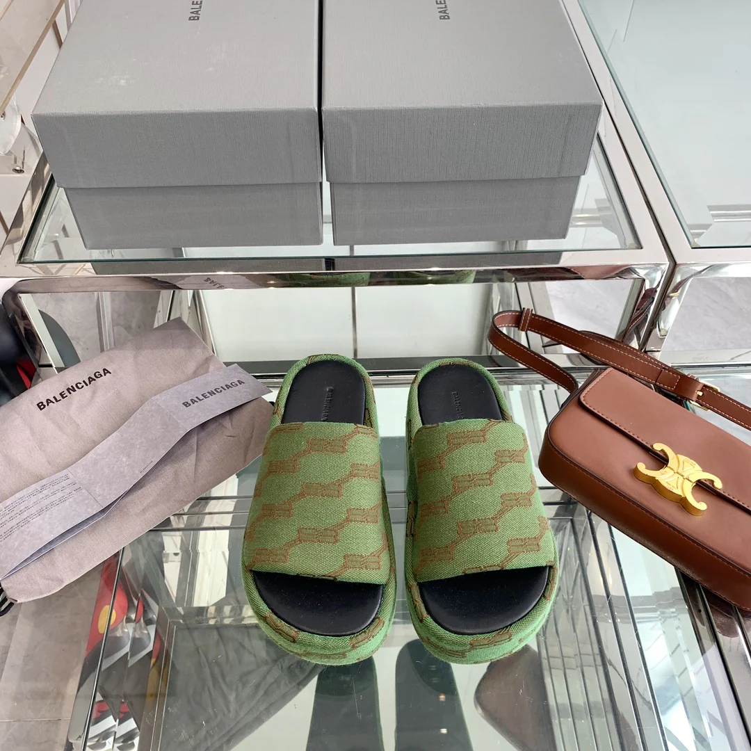 Balenciaga Весна/Лето 2023 - Тапочки на платформе с вышивкой - Зеленые