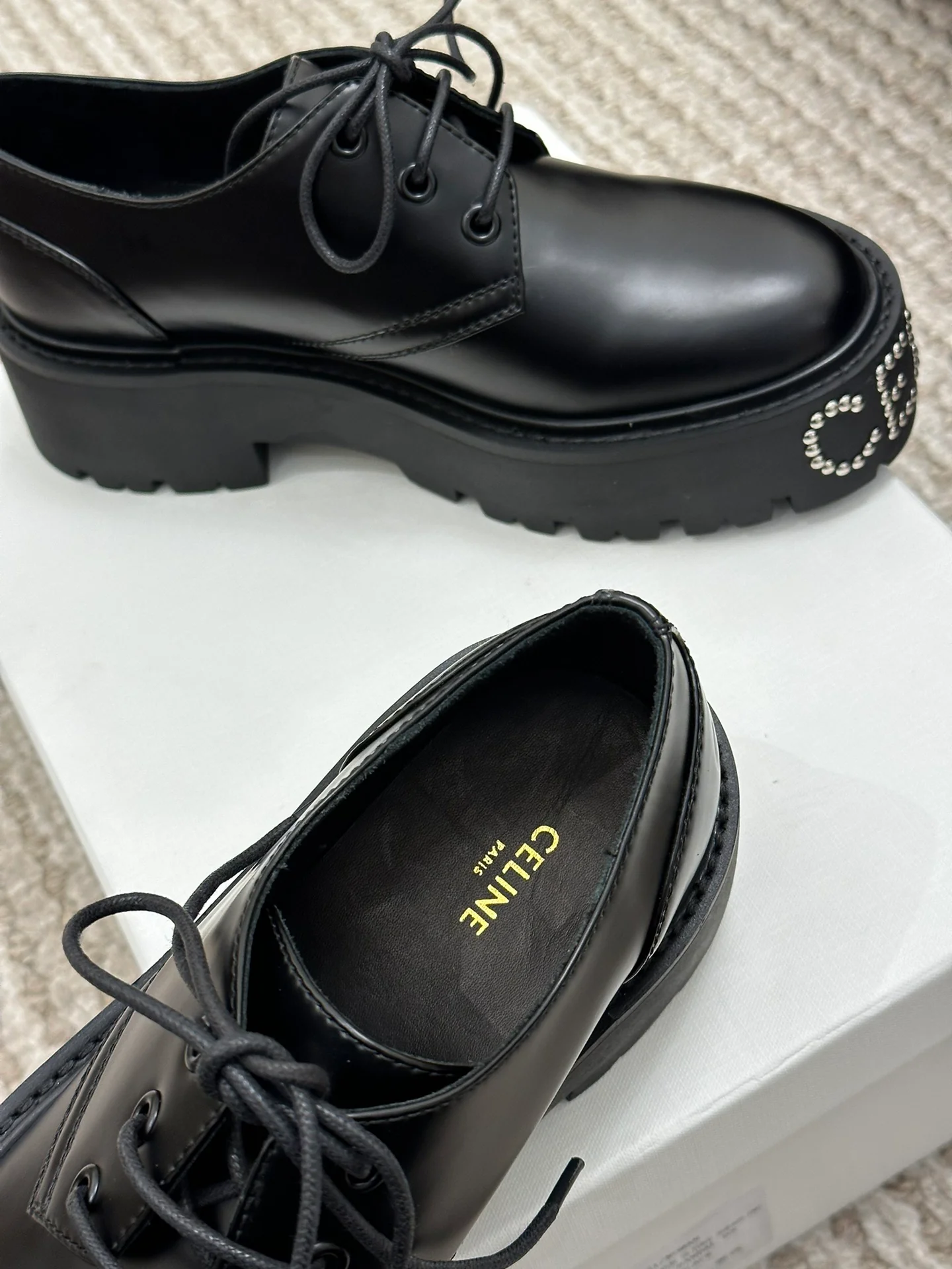 Новинка сезона весна/лето 2023 от Celine - Лоферы на платформе - Матовый черный