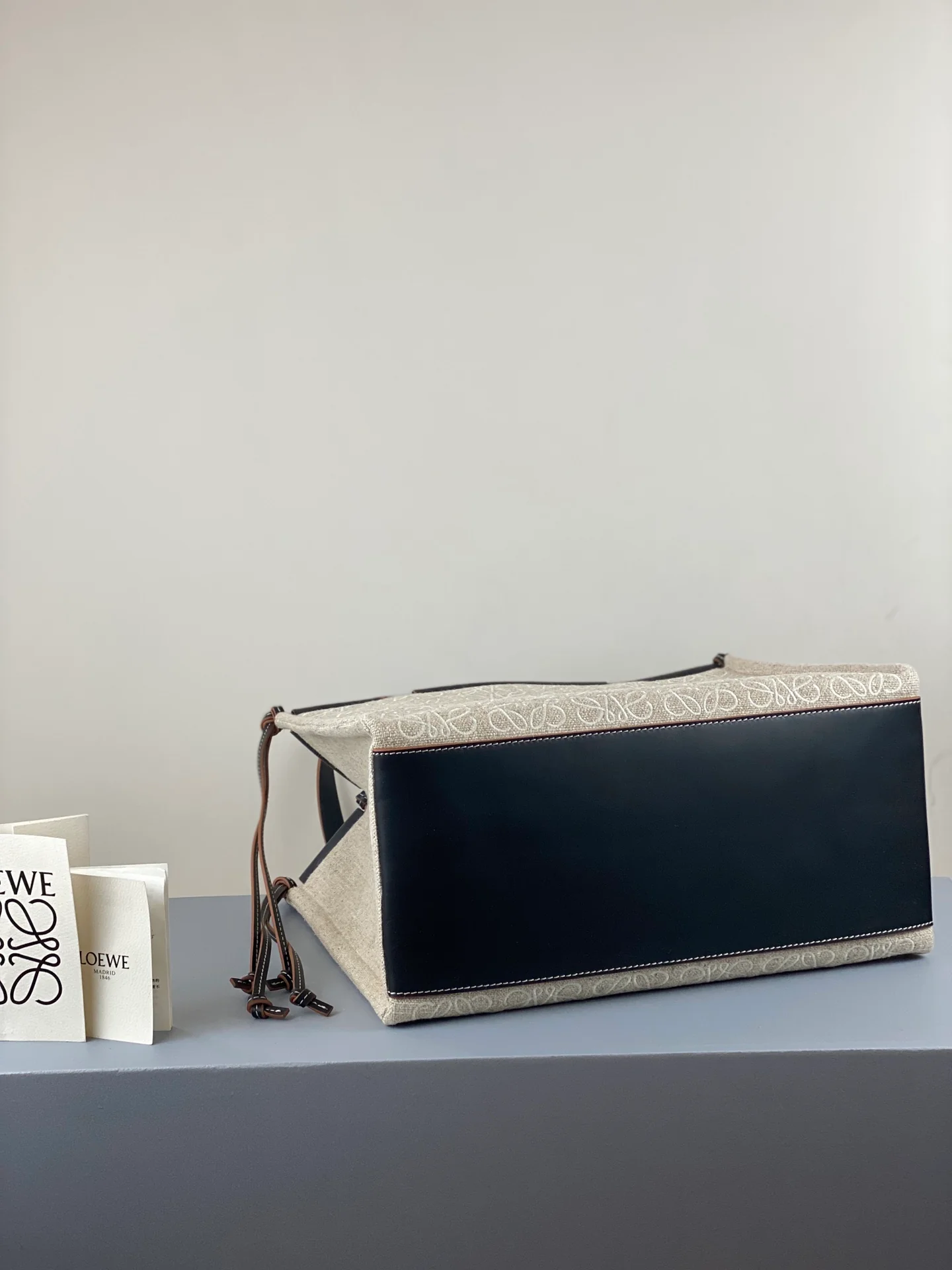 Сумка-тоут Loewe с подушкой, маленькая