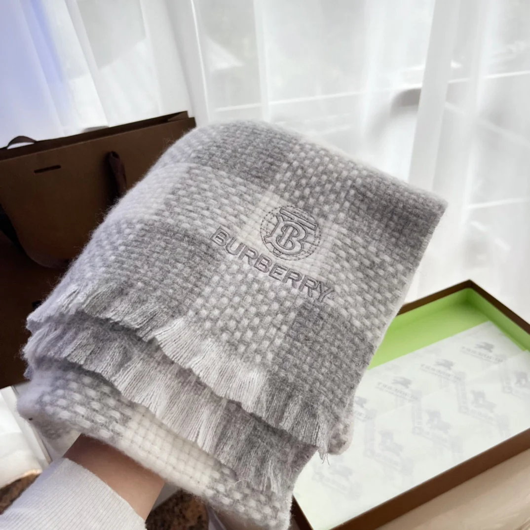 Шарф Burberry из усадочной шерсти в клетку - 32 см - 190 см - 125 г - 100% шерсть - серый