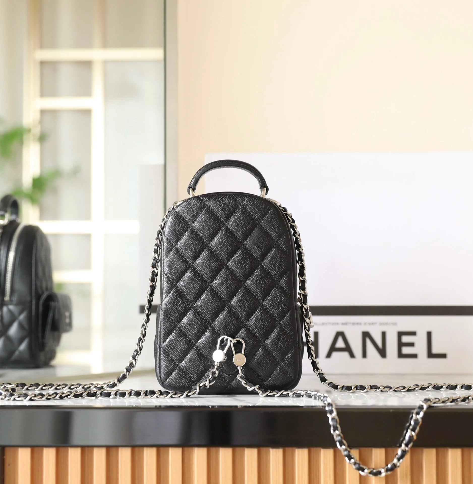 Chanel - Многофункциональный небольшой рюкзак - Черный с серебряной пряжкой