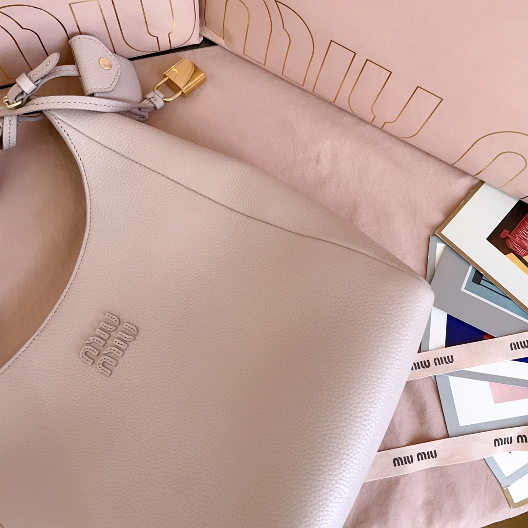 Кожаная сумка-тоут Miu Miu-5be098, розовая.