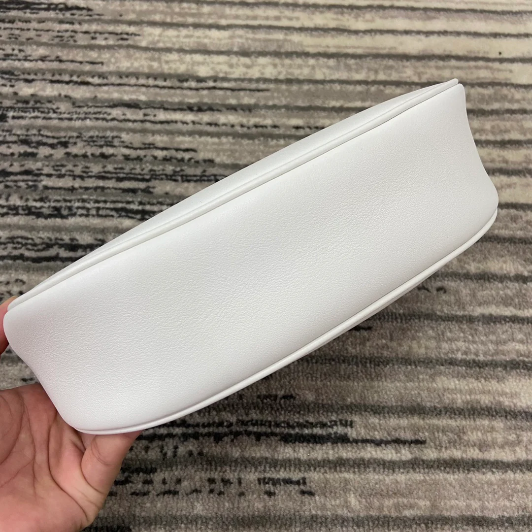 celine-ava сумка подмышки-1