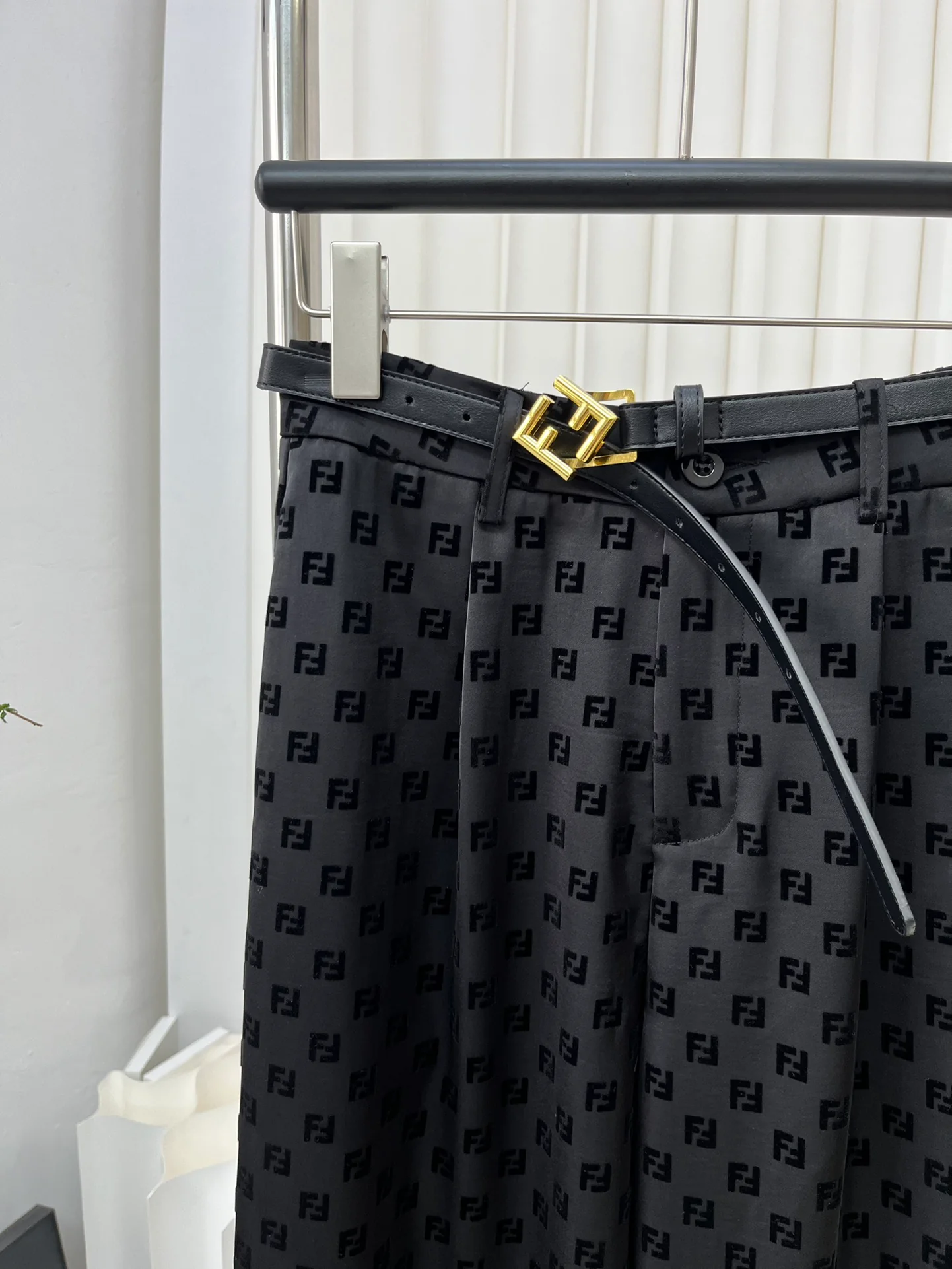 Fendi-2403 - Новые повседневные брюки с широкими штанинами и бархатной отделкой в ??виде букв.