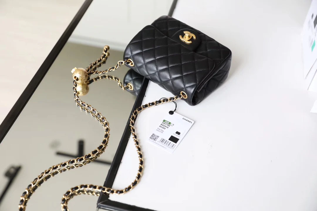 Сумка Chanel Gold Globe Square Fat Flap Bag - черная