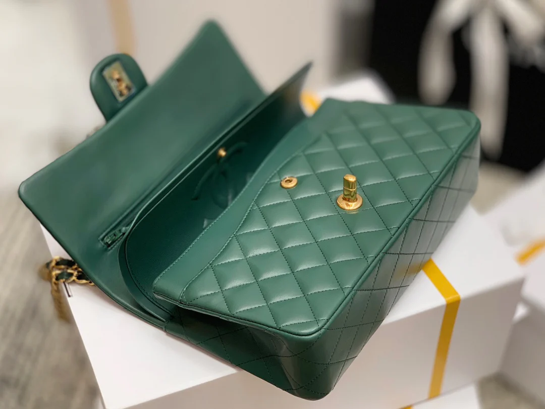 Сумка Chanel из овечьей кожи CF — зеленая с золотой фурнитурой — 25 см