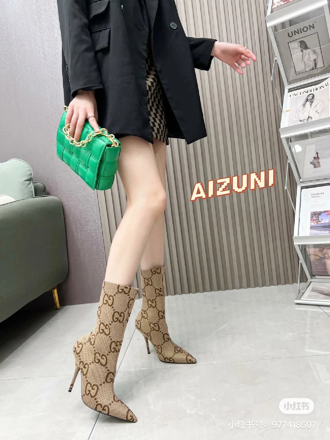 Ботильоны-носки Gucci осень/зима 2022 на шпильке с острым носком — фото в образе.