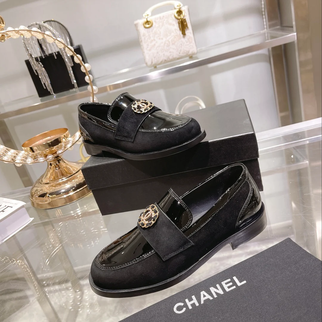 Новинка сезона ?Ранняя осень? от Chanel — лоферы