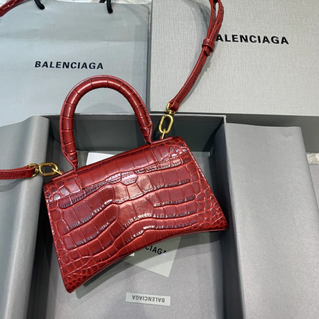 Сумка Balenciaga Hourglass, размер XS, бордовый цвет, с крокодиловым рисунком.