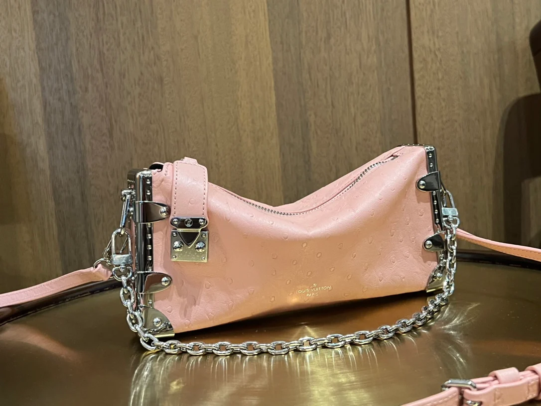 m25445-LV-slim-side-trunk chain bag-pink