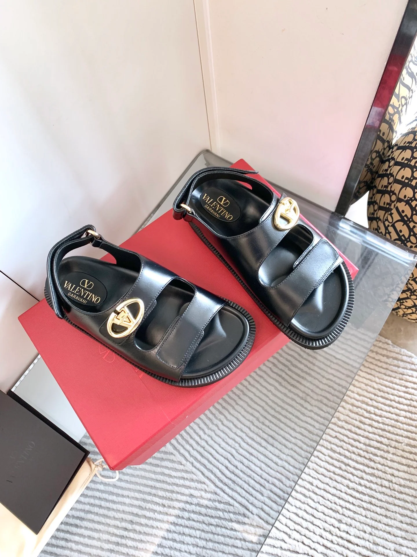 Пляжные сандалии Valentino 2024 - черные