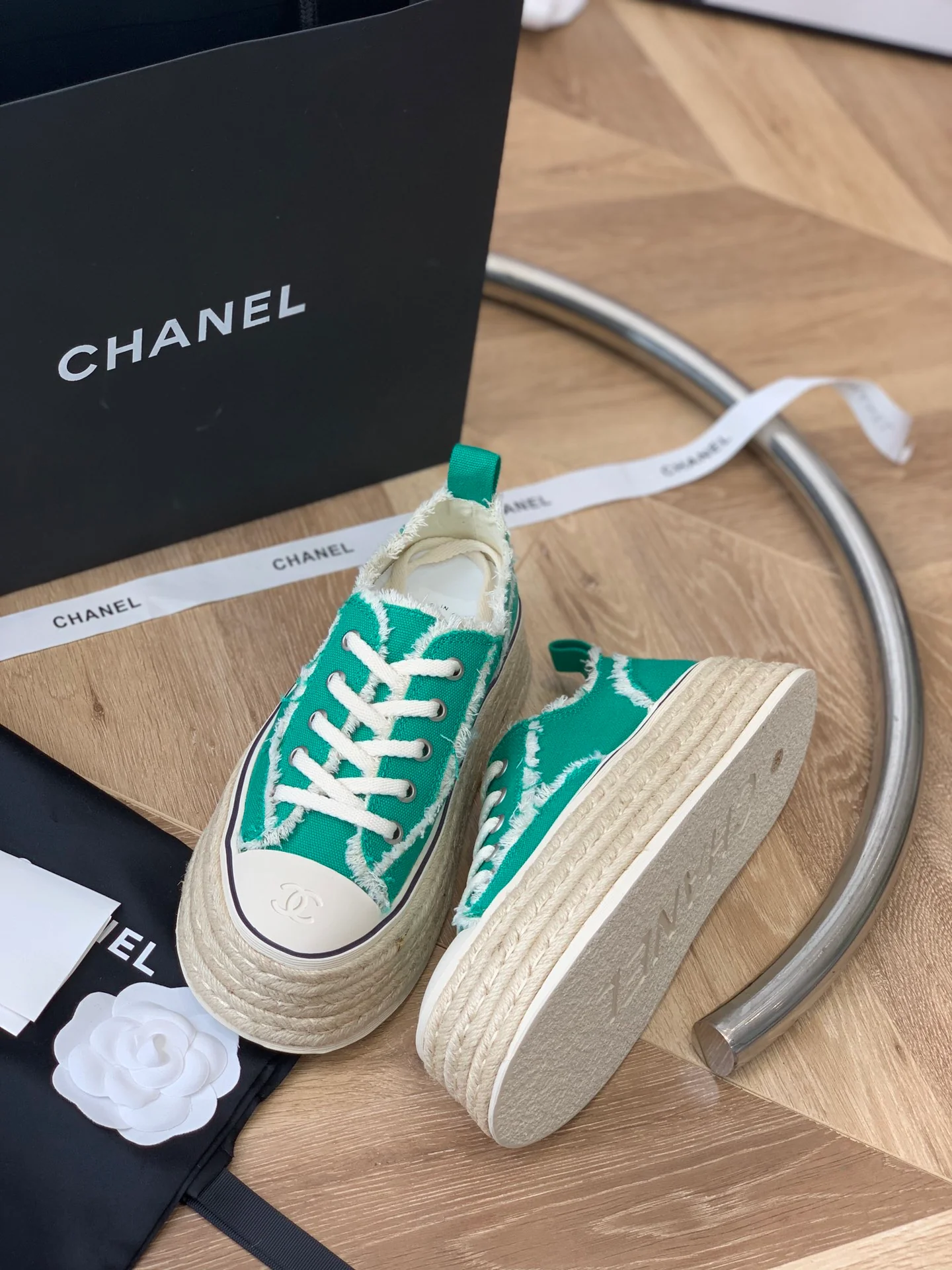 Кедовые туфли на платформе Chanel - повседневная обувь - зеленые