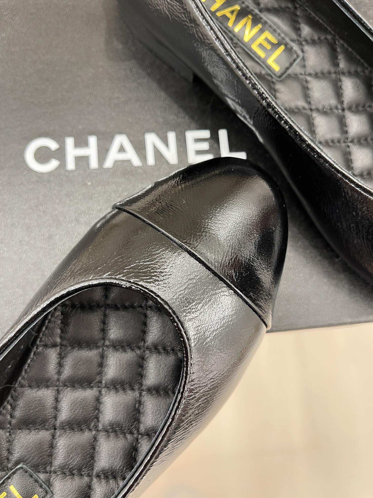 Chanel - Классический браслет на щиколотку с жемчужной цепочкой - Туфли Мэри Джейн