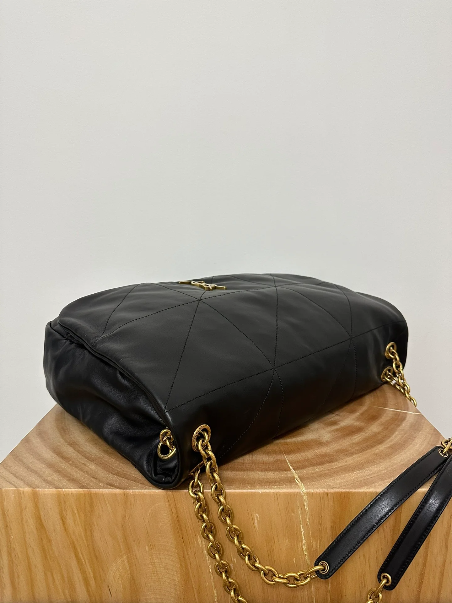 Сумка YSL из кожи ягненка наппа с двойной цепочкой - в стиле Джейми