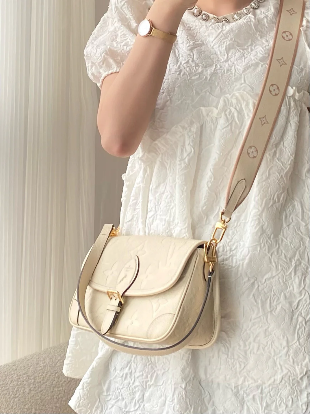 m46388-LV-diane Сумка-багет (наплечная/кроссбоди) - белая