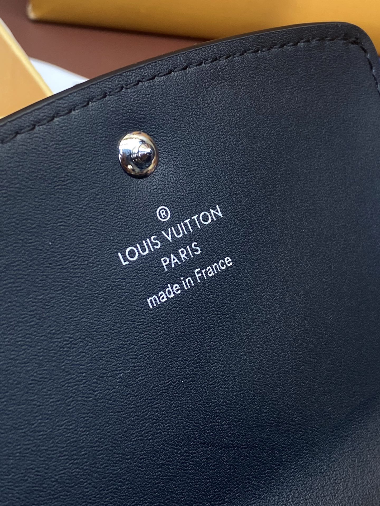 LV-m62540-iris-compact wallet-black