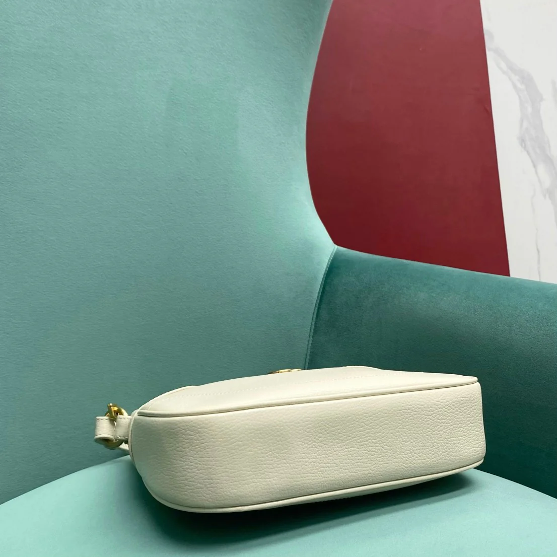 Сумка Gucci на цепочке через плечо - белая
