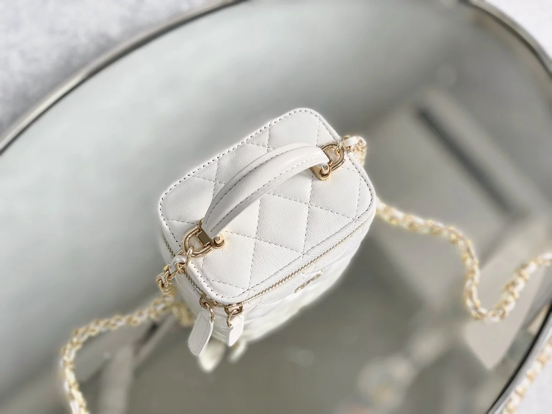 Футляр для помады Chanel 2022 года — маленькая коробочка — белый