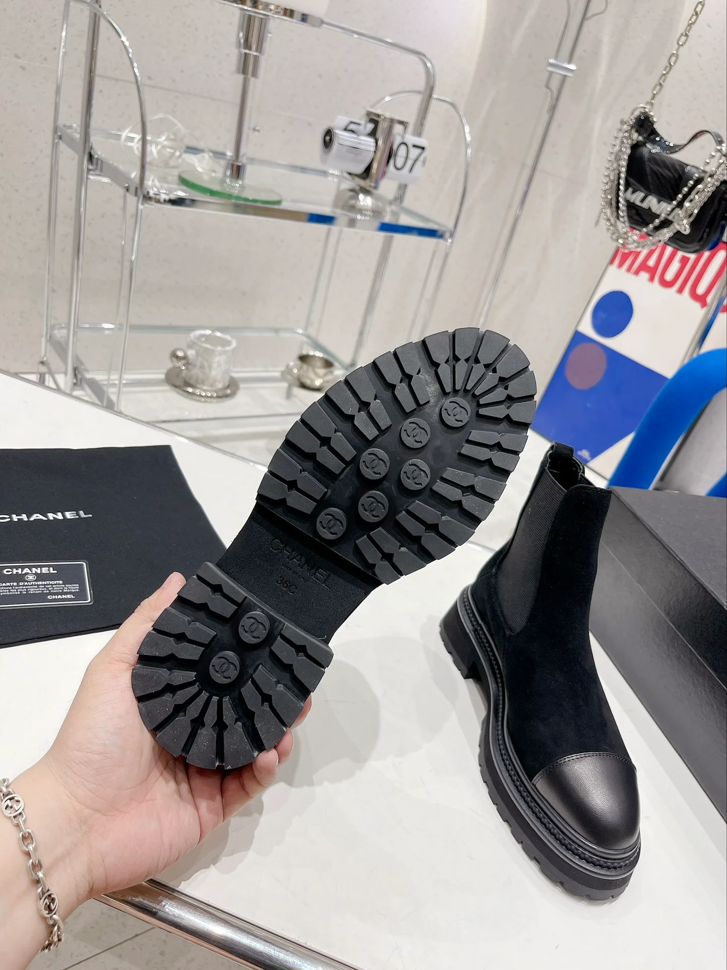 Новинка сезона осень/зима 2022 от Chanel - Ботинки челси - Черные