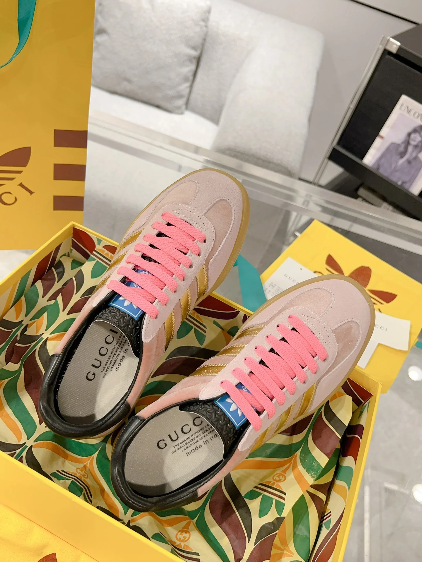 Новинка сезона осень/зима 2023 от Gucci - Коллаборация - Немецкие кроссовки для тренировок - Розовый абрикос