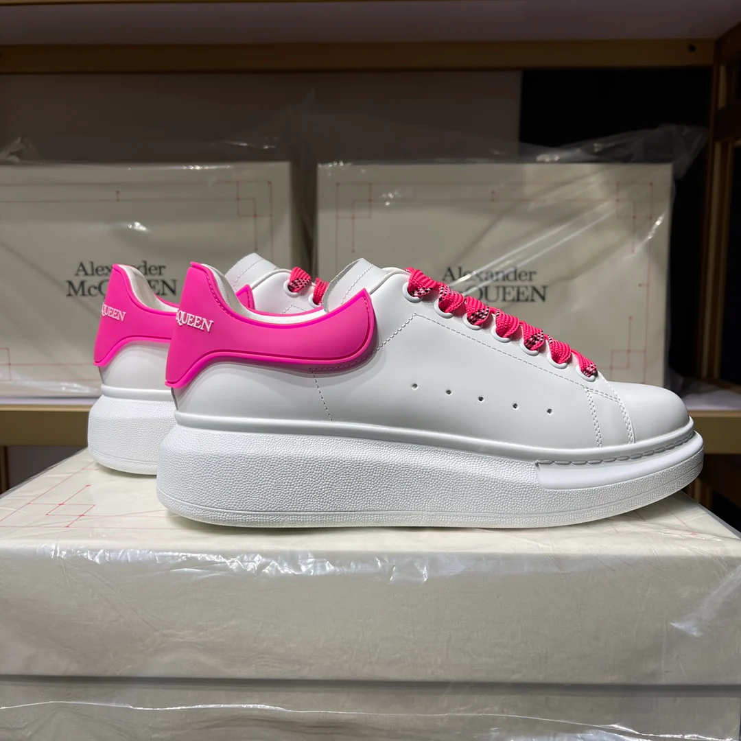 Классические белые кроссовки McQueen - унисекс - розово-красный каблук - премиум-издание