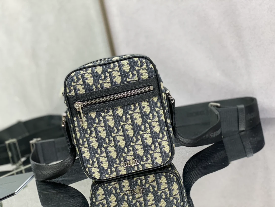 Вертикальная сумка для фотоаппарата Dior - 15-6-18 см