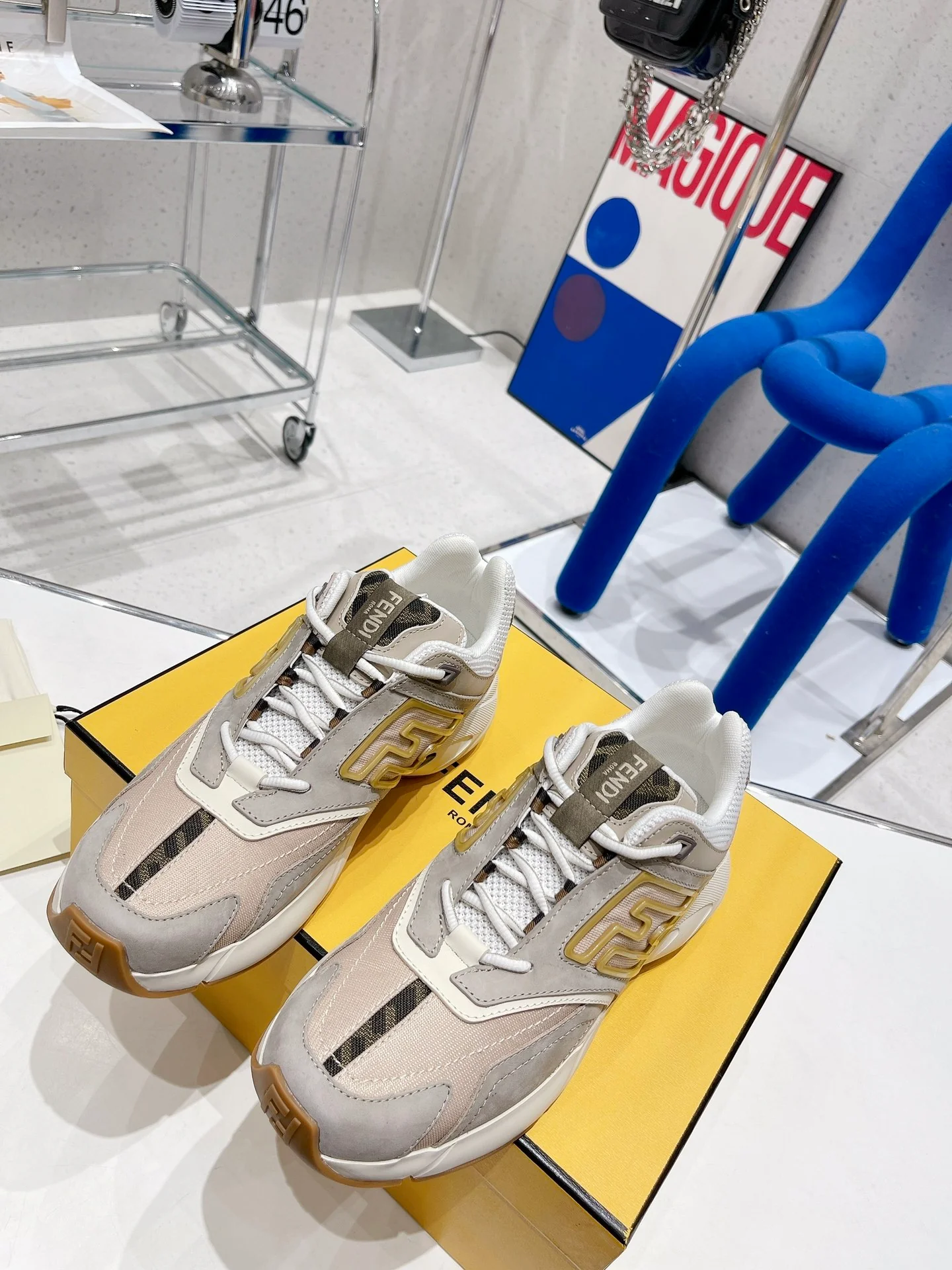 Fendi - Новинки сезона осень/зима 2022 - Ретро кроссовки - Массивная обувь - Парный стиль - 1