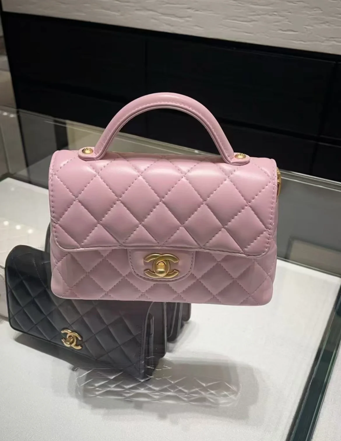 Сумка с ручкой и клапаном, маленькая, розовая, 25 пенсов