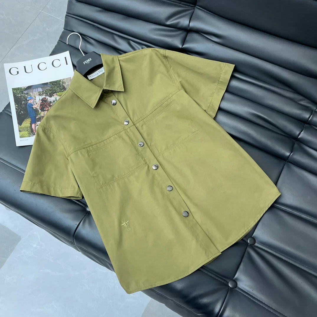 Dior - 2403-24 Новинка: Рубашка с коротким рукавом и вышивкой