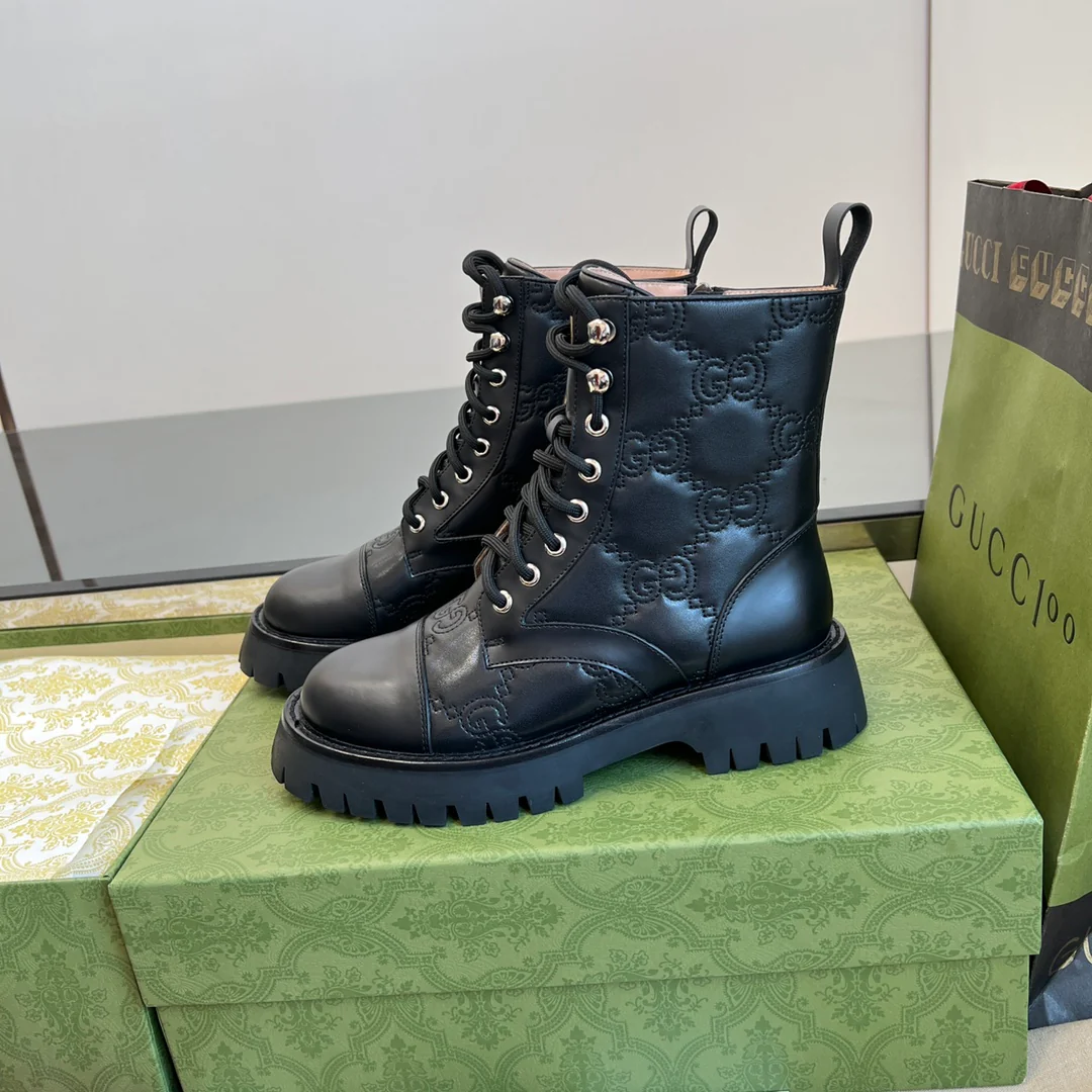 Новинка 2022 года от Gucci - Ботинки Martin с вышивкой.