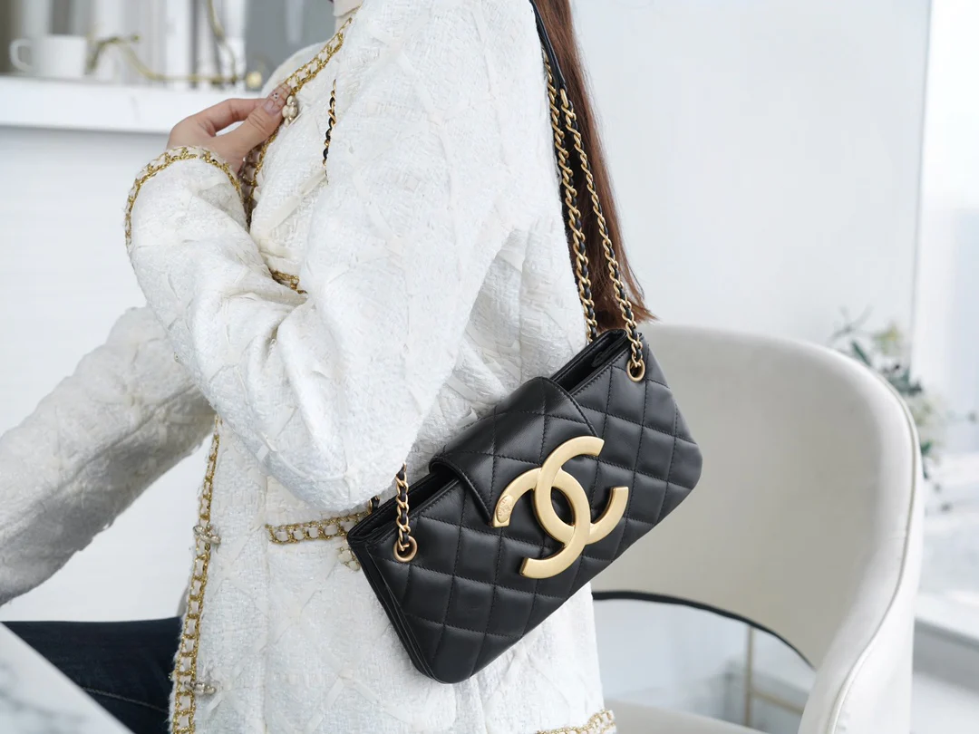 Новая большая сумка-багет Chanel с двойным логотипом C — черная — 1 шт.