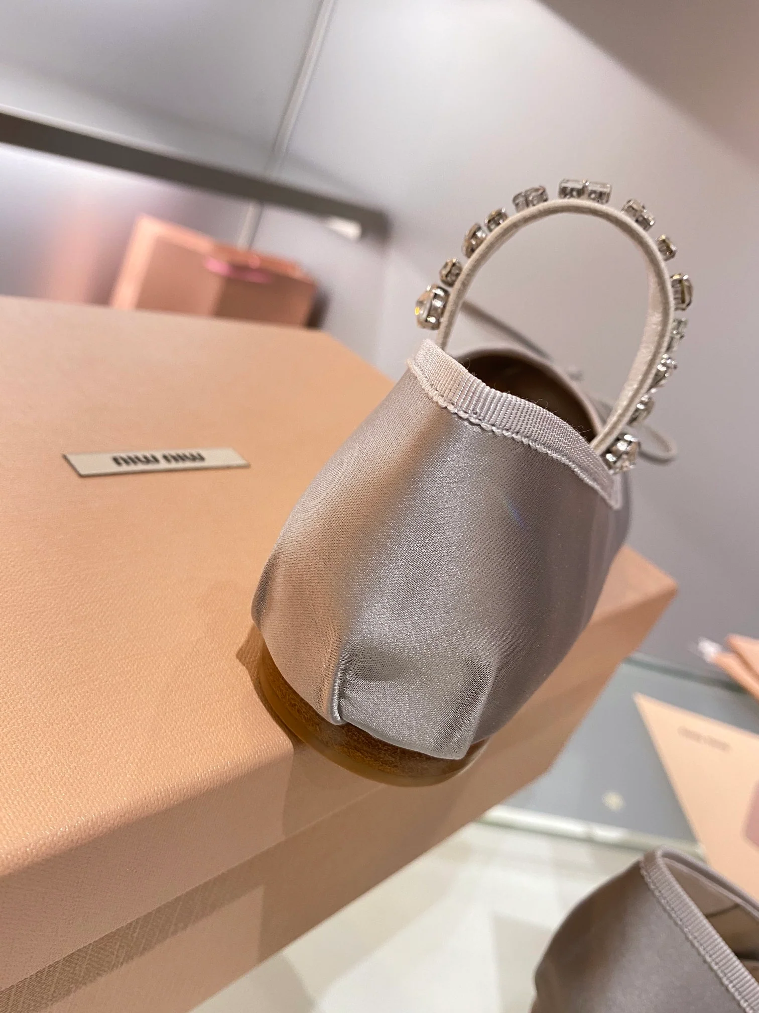 Новые поступления коллекции Miu Miu осень/зима 2023 — Балетки — Серебристые